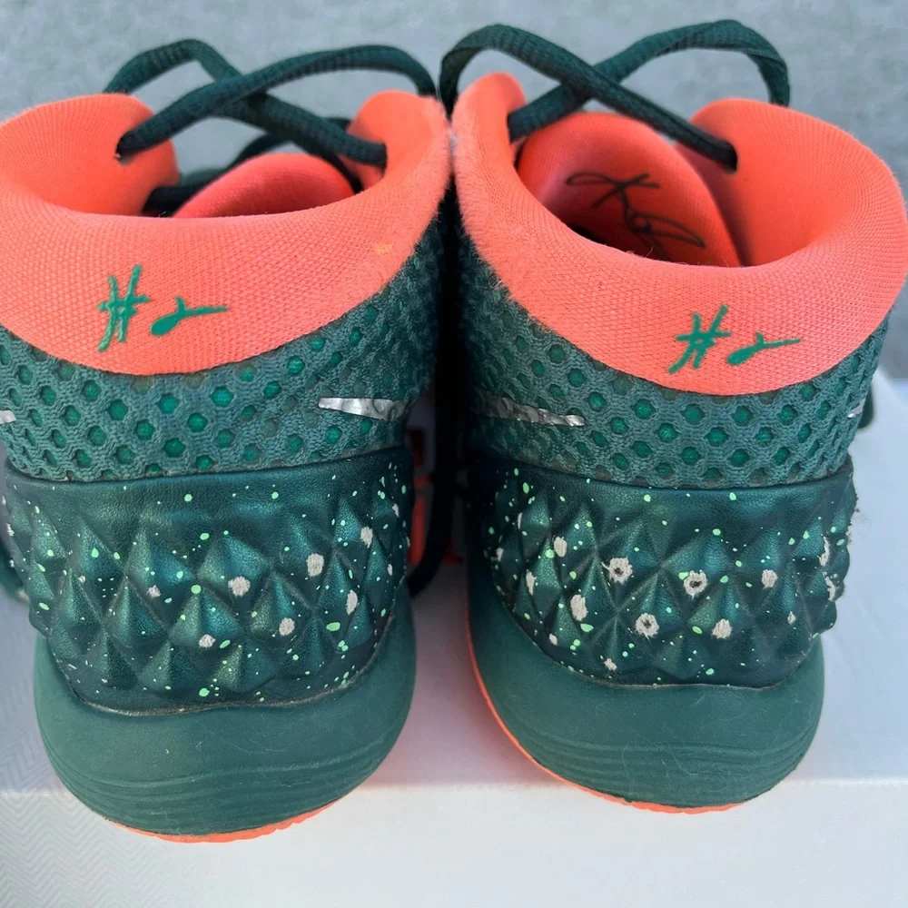 Nike Kyrie 1 Basketball Sneakers - Picture 4 of 7